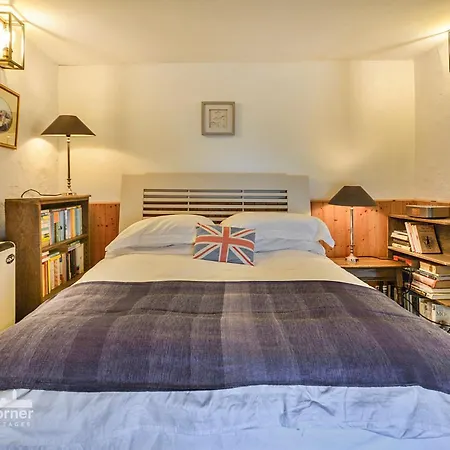 Дом отдыха Finest Retreats - April