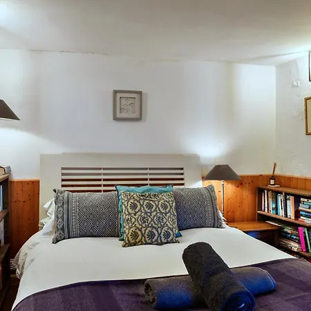 Дом отдыха Finest Retreats - April *